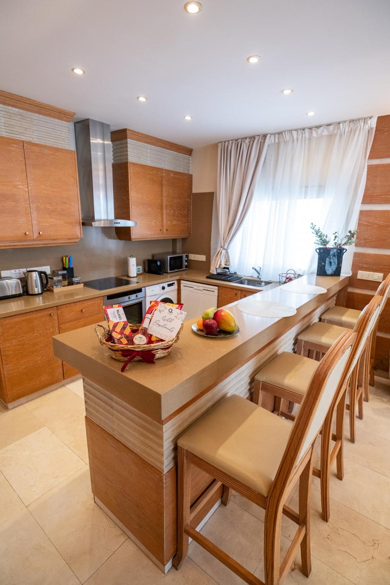 Quattro Beachfront Sea View Ap 4 Larnaca Exterior photo