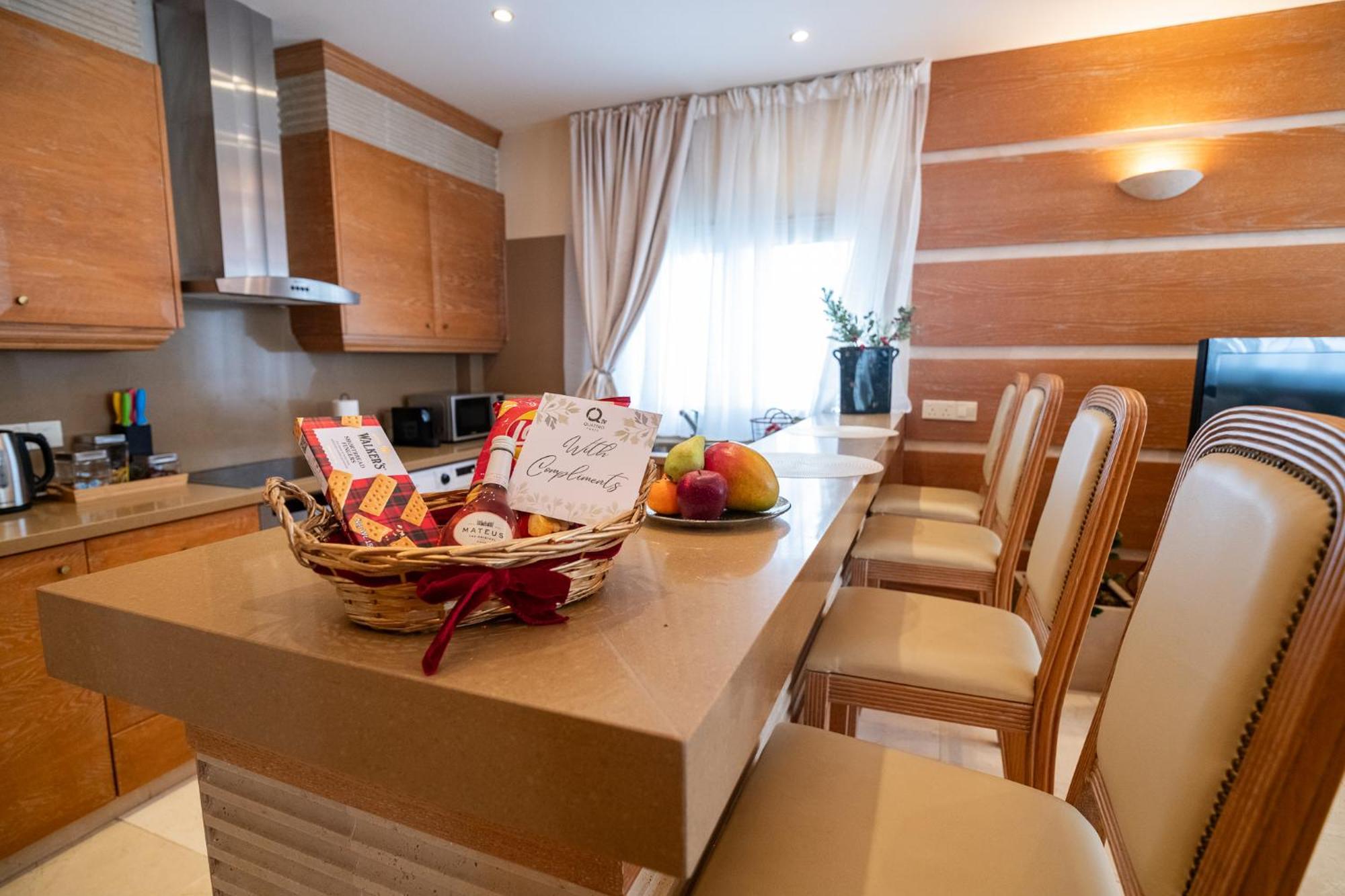 Quattro Beachfront Sea View Ap 4 Larnaca Exterior photo