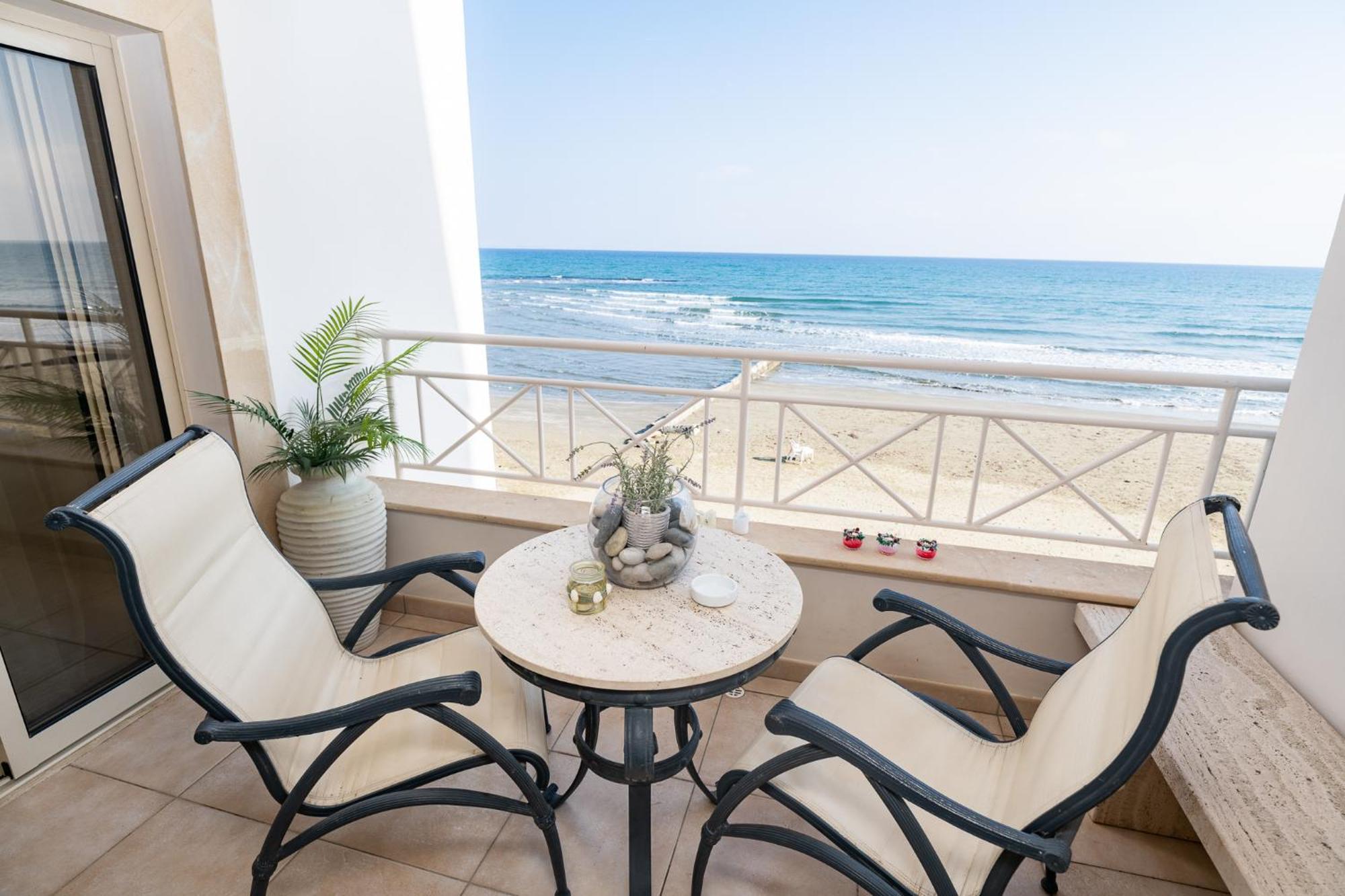 Quattro Beachfront Sea View Ap 4 Larnaca Exterior photo