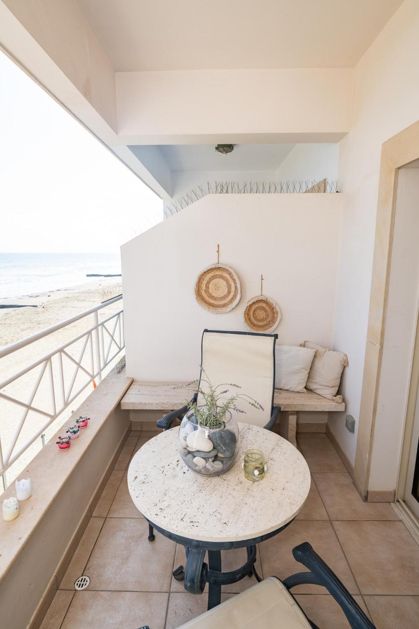 Quattro Beachfront Sea View Ap 4 Larnaca Exterior photo