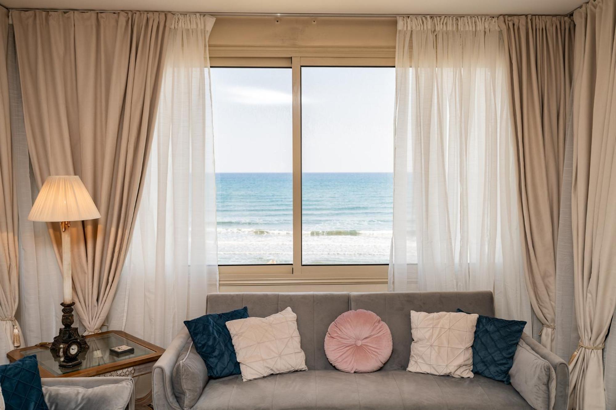 Quattro Beachfront Sea View Ap 4 Larnaca Exterior photo